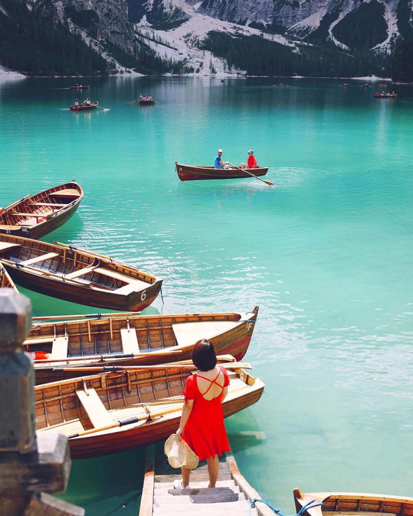 You can walk easily around the #lake and get astonished by its colour .You&hellip;