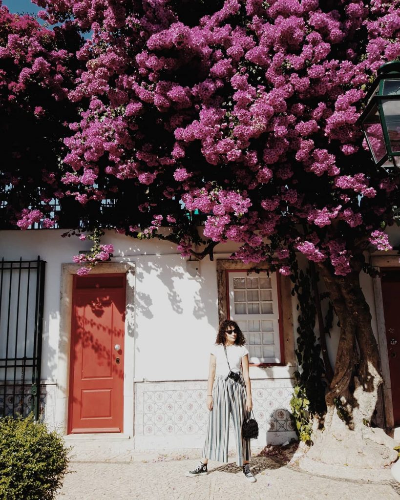 Un très bel arbre et moi. . . . #girlaroundworld #paris #travelinladies #thegypsymovement #iamtb&hellip;