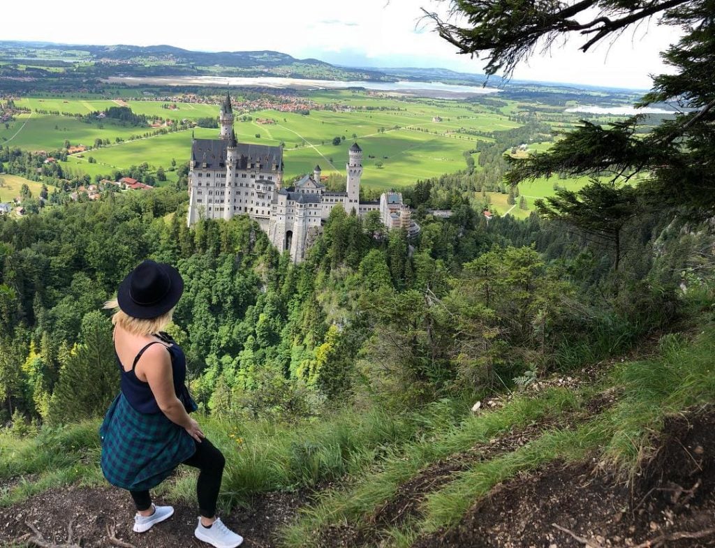 Great View #neuschwanstein #schlossneuschwanstein #schloss #castleneuschwanstein #bayern #panorama #nofiter #travel #travelphotography #traveldiary_aroundtheworld #travelrepost #iamtb…