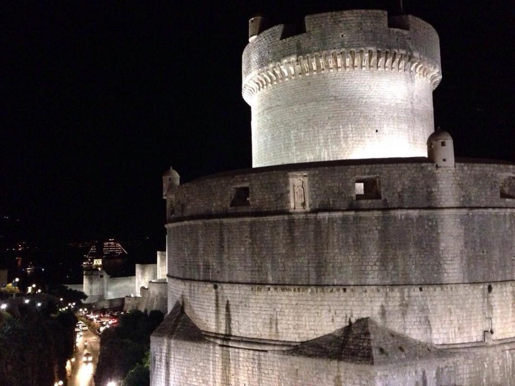 Walls of Dubrovnik ???????????? #girlsdreamtravel #traveldreamseekers #iamtb #speechlessplaces #damestravel #croatia #travellikeagirl #wearetravelgirls #dubrovnik #dubrovnikoldtown&hellip;