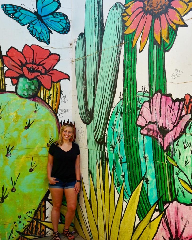 ????Checking out some of the beautiful art murals around #bishopartsdistrict ???? . This lovely…