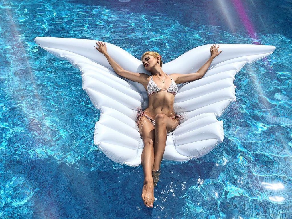 ⠀ ⠀???? Butterfly ???? ——————————————— ⠀ ⠀ Мне кажется, что до меня в отеле&hellip;