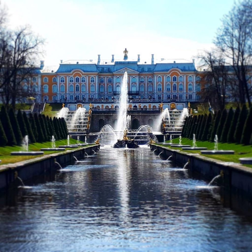 #saintpetersburg #noon #rainandsun #loverussia #russia2018 #sanktpeterburg #travelrepost #travelblogger #travelphotography #lovetotravel #touristdestination #zen #bnesimppl