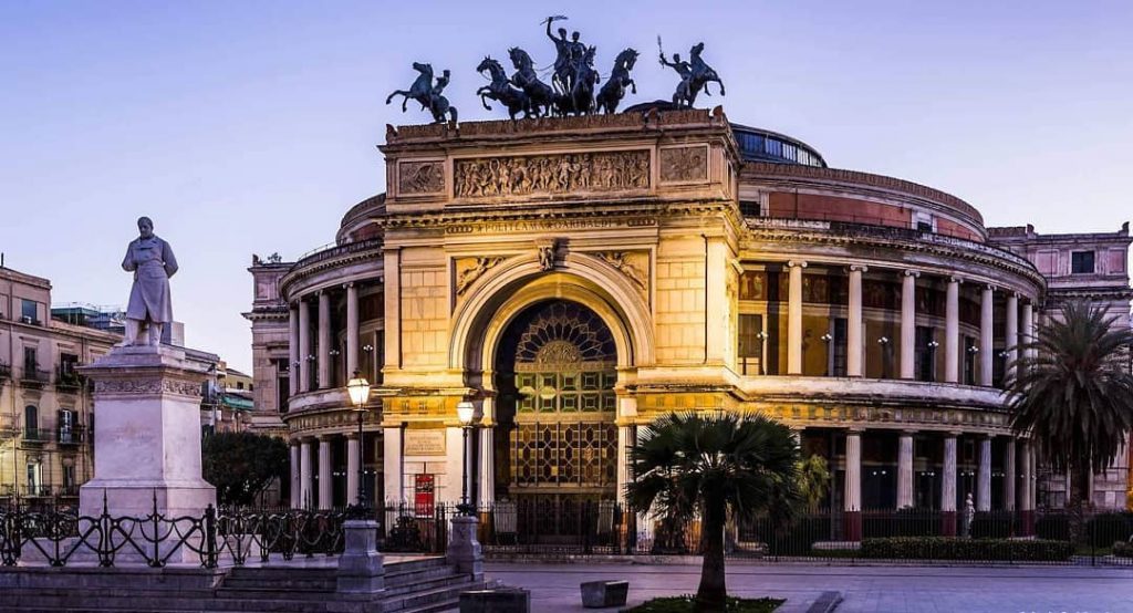 Sicily ???????? #palermo #dallasblogger #bnesimppl #girlsjustwanttotravel #lifewelltravelled #wanderlust #ladiesgoneglobal #beautifulmatters #dametraveler #wearetravelgirls #sheisnotlost #femmetravel&hellip;