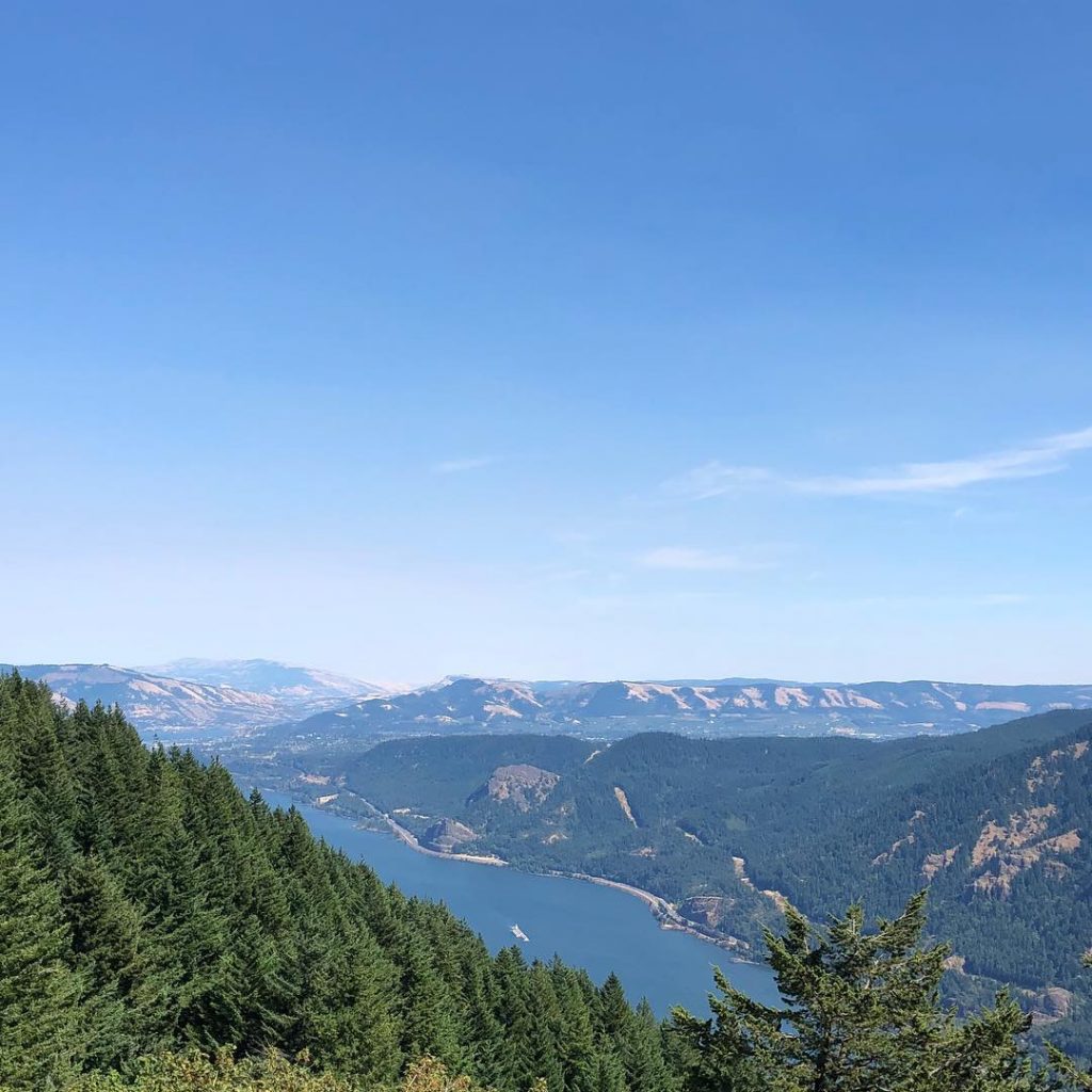 The beautiful #ColumbiaGorge #Oregon #iamtb #PNW #pnwonderland #Oregon #exploreoregon #exploreportland #washingtonstate #bnesimppl