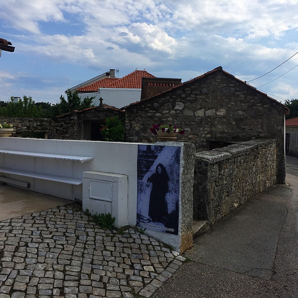 ???????? Muito perto de Fátima encontra-se a aldeia de Aljustrel, onde fica a casa&hellip;