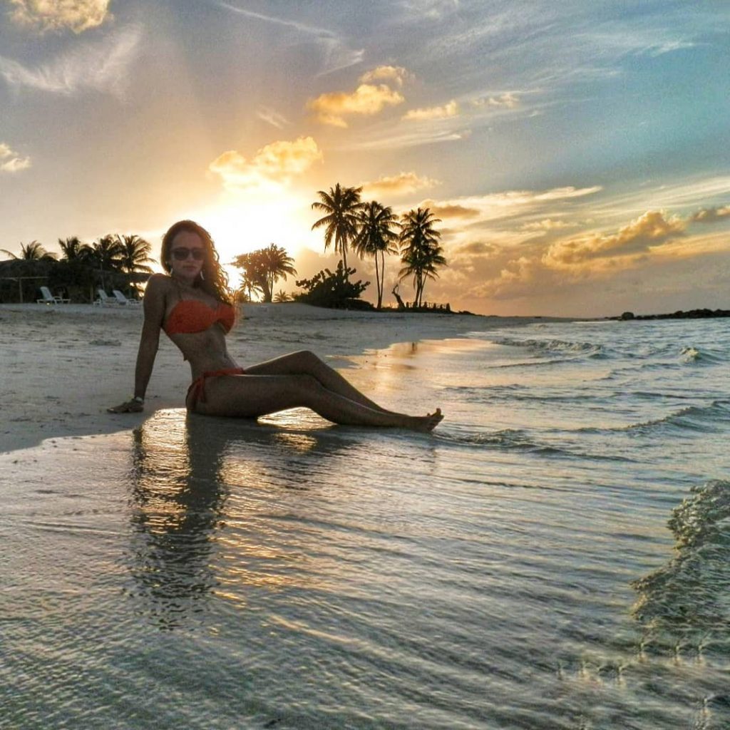 Reminiscing the amazing Cuban sunsets ???????? . . . #travel #guardalavaca #forbestravel #coupleswhotravel #girlswhotravel&hellip;