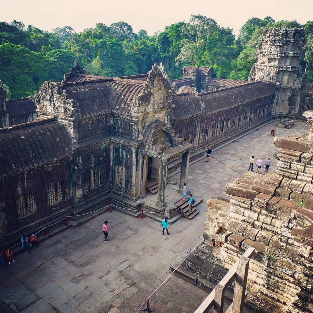 Angkor Wat #travelto #sourcedadventures #mustdotravels #travelingsnaps #theglobewanderer #livelovetheworld #travel_awesome #straythecourse #nomadnificent #vibetravel #wanderlust #backpackersanctuary&hellip;