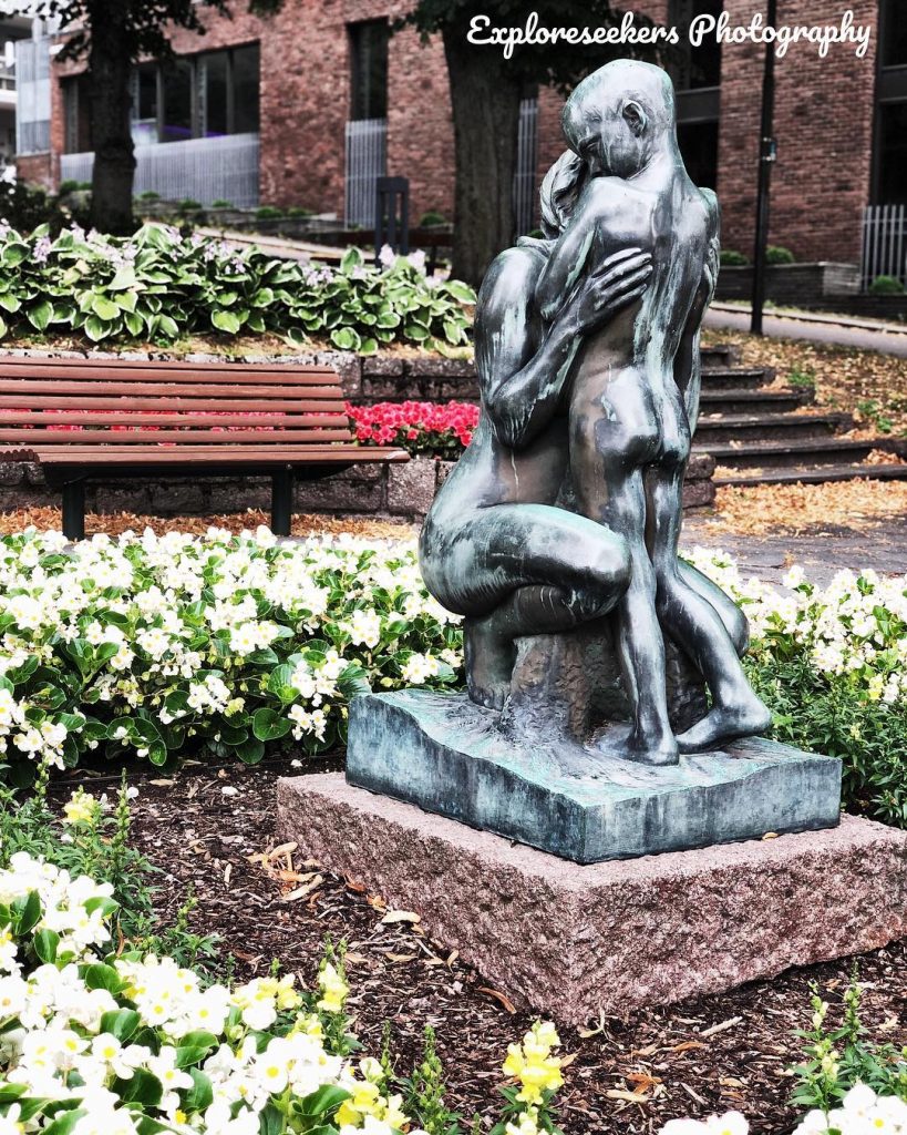 Sculpter #travelblogger #travelphotography #traveldiaries #tønsbergwalkingstreet #blurry #sightseeing #lovetravel #naturelovers #norwegiangirl #desi #paki #followmeforfollownottounfollow #instapic&hellip;