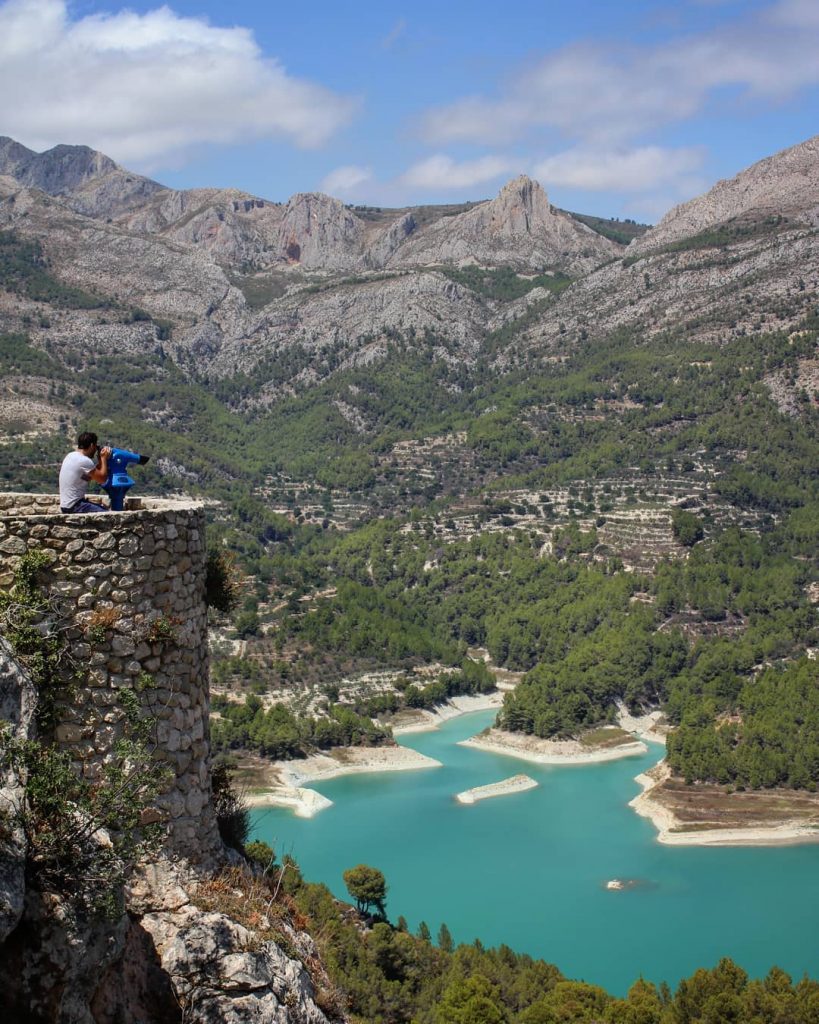 Never stop exploring ????????️ #espana #valencia #bnesimppl #travelblogger #travel #traveling #lake #guadalest #vacation #visiting&hellip;