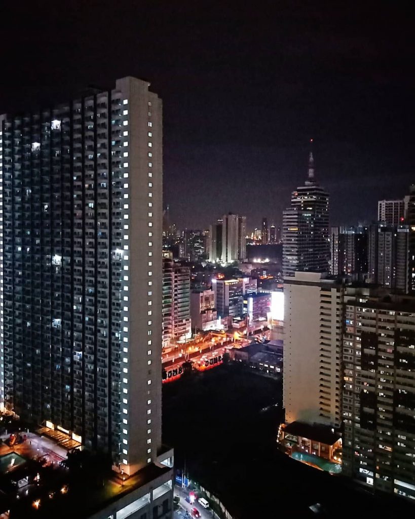 Night’s so young and inviting. Will I see you there? #travelholic #travelers #travelbag #travellers&hellip;