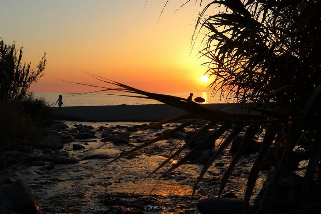 Sunset on the river . . . #volgoitalia #vivoitalia #vivocalabria #loves_italia #italia365 #visititalia #visititaly&hellip;