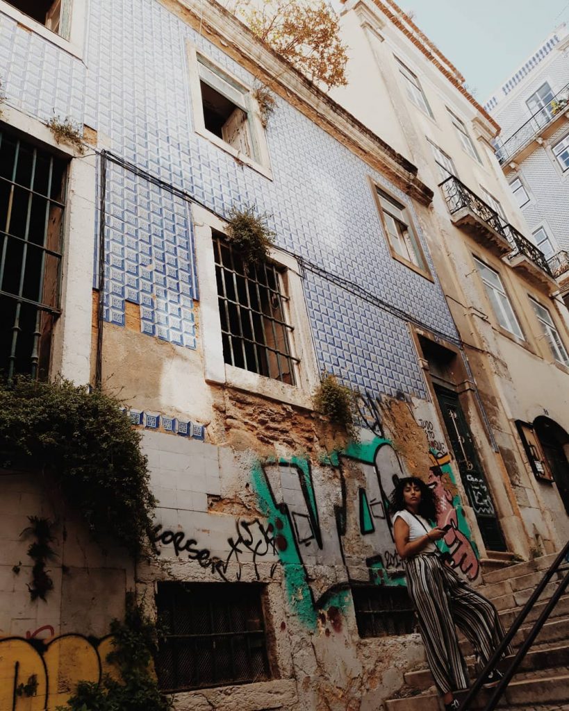 Encore Lisbonne. . . . . #streetlife #girlaroundworld #paris #travelinladies #thegypsymovement #iamtb #parisienne #girlsthatwander&hellip;