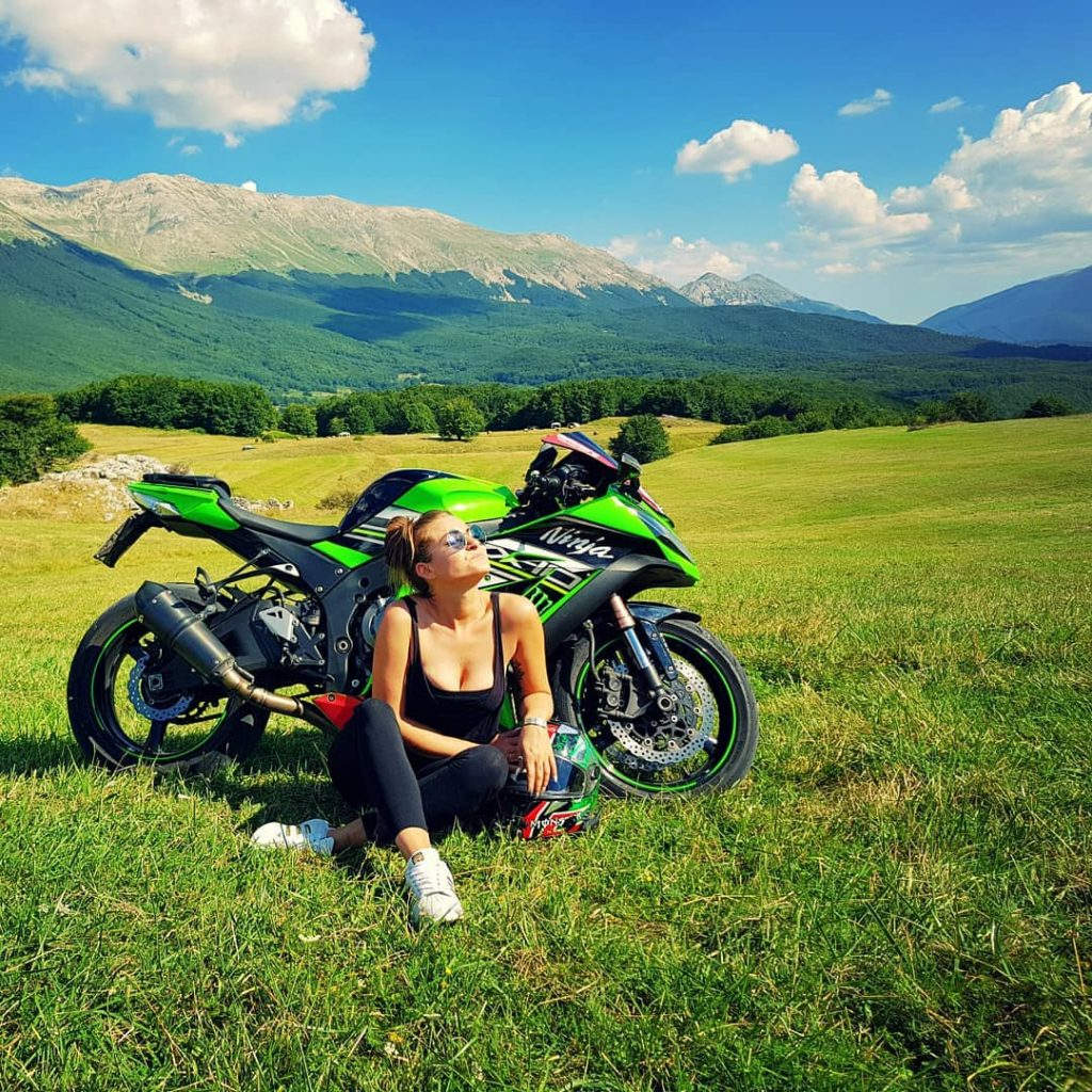#iamtb #bnesimppl #riders #girlsonbikes #photo #abruzzo #kawasakininja #travelphotography #bikers #nature #photooftheday #instamood #colorfull #goodmood&hellip;