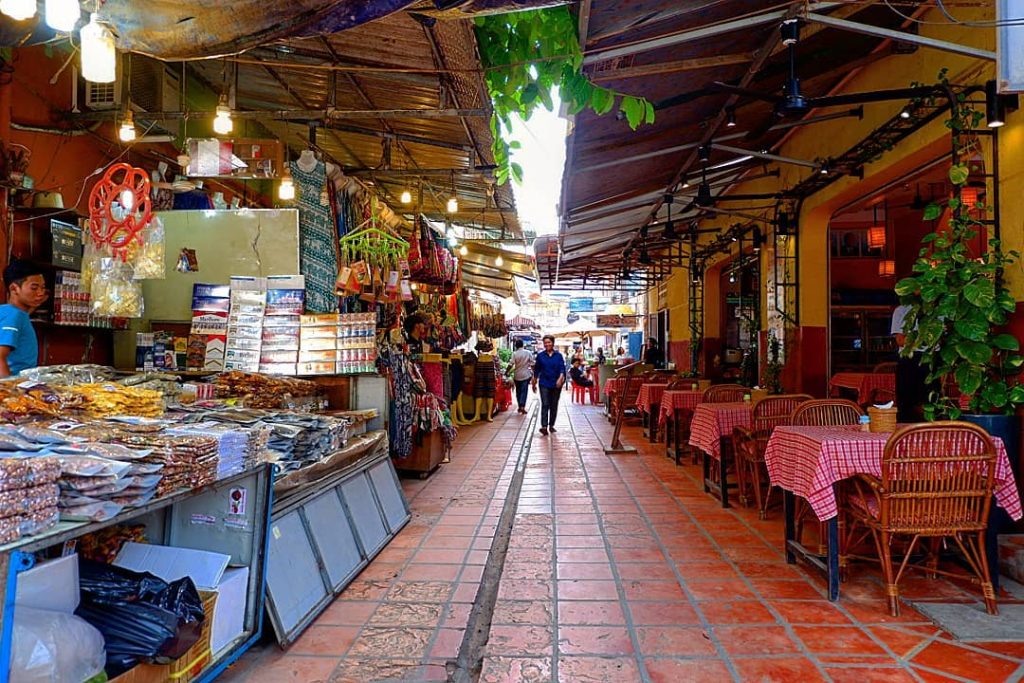 Small market along Thnou Street, Old Bridge Market, Krong #travelto #sourcedadventures #mustdotravels #travelingsnaps #theglobewanderer&hellip;