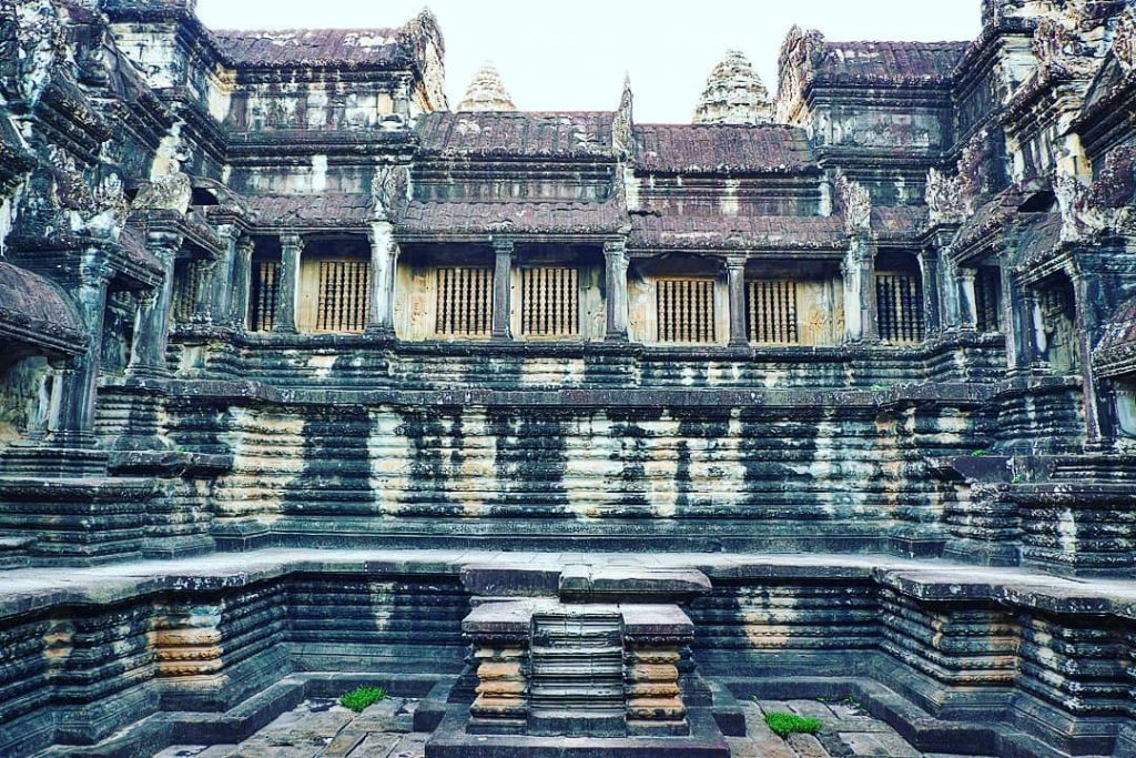 Angkor Wat #travelto #sourcedadventures #mustdotravels #travelingsnaps #theglobewanderer #livelovetheworld #travel_awesome #straythecourse #nomadnificent #vibetravel #wanderlust #backpackersanctuary&hellip;