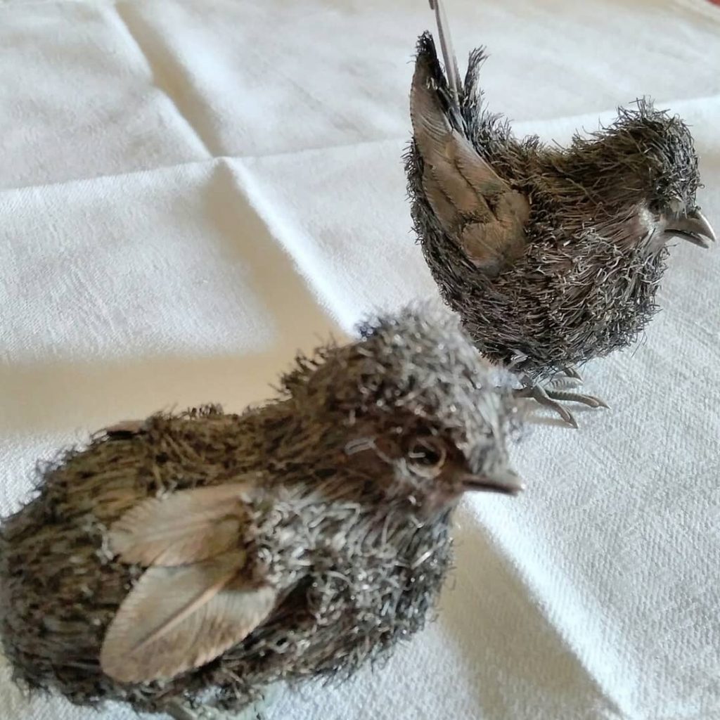 Vrabac na kiši. (Ja bih dodao (nakostriješeni) vrabac na kiši i „Pile“. Izuzetan rad&hellip;