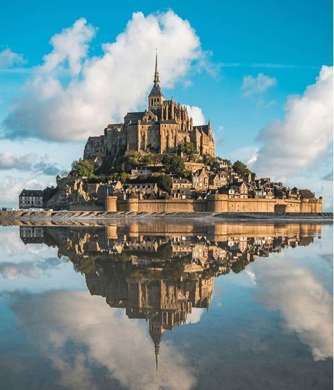 Mont Saint-Michel, Europe #landscapstyles #travelphotography #folkmagazine #europe #exklusiveshot #visualsofearth #beautifuldestinations #ilovetravel #amazing #hermanosviajeros #iloveamsterdam&hellip;
