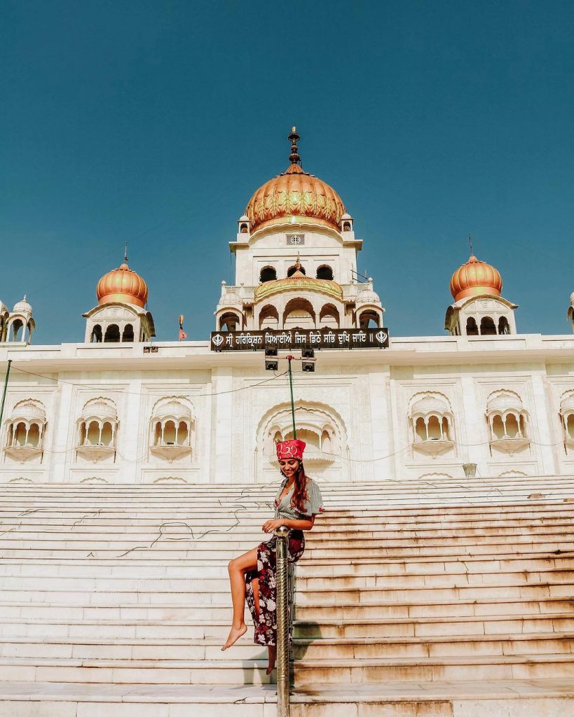 Recorriendo el Gurdwara Bangla Sahib – principal templo Sij de Delhi. Se cree que&hellip;