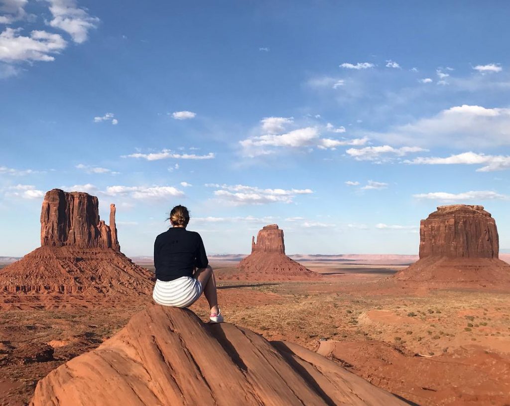Monument Valley at sunset #MonumentValley #Arizone #USA #discoverusa #roadtrip #coasttocoast #beautyofnature #travel #travelbucketlist #dreamtrips&hellip;