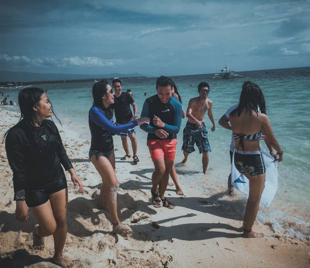 Beach walk and a few good laugh. #ExploReytion #travelph #travelworld #bnesimppl #travelphotos