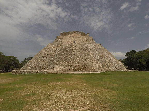 Zona archeologica di Uxmal La costruzione principale è la Piramide dell’Indovino, decorata con maschere&hellip;