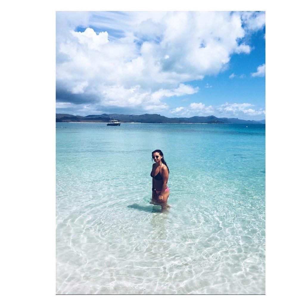 S h a p e o f w a t e r s •…