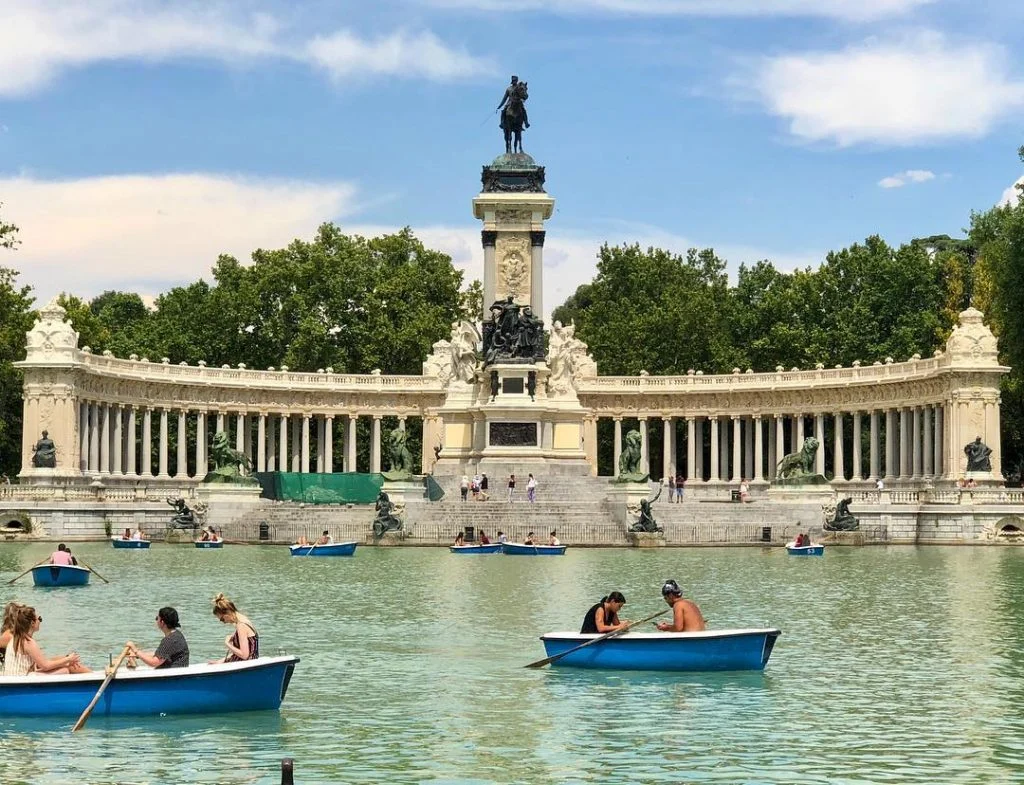 ️• JBo’s View___________________________________________________ • #bnesimppl #love #verano #sunshine #beauty #priceless #iger #madrid #spain #postcardsfromtheworld&hellip;