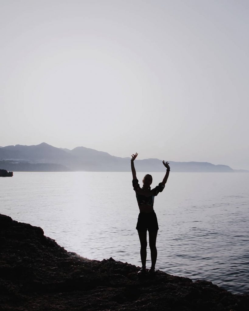 “Amanece aunque a veces el sol apenas aparece.”