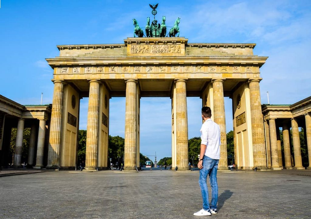 Berlin Germany ???????? ~~~ •A sunny day in BERLIN• ~~~ #berlin #brandenburgertor #germany #history…