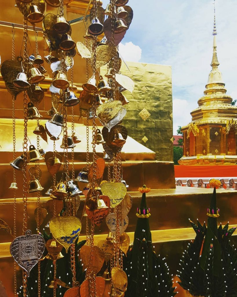 #watphrasingh #chiangmai #thailandgirl #temple #thailand #thailandculture #photography #travelblogger #travelthroughlenses #beautifulcolours #travellingmakesmehappy #culture #nature #naturephotography&hellip;