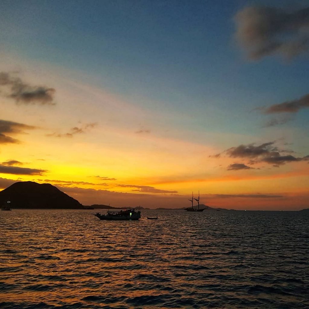 БУХТА KALONG . Kalong это по индонезийски летучая лисица. И бухта так называется лишь&hellip;