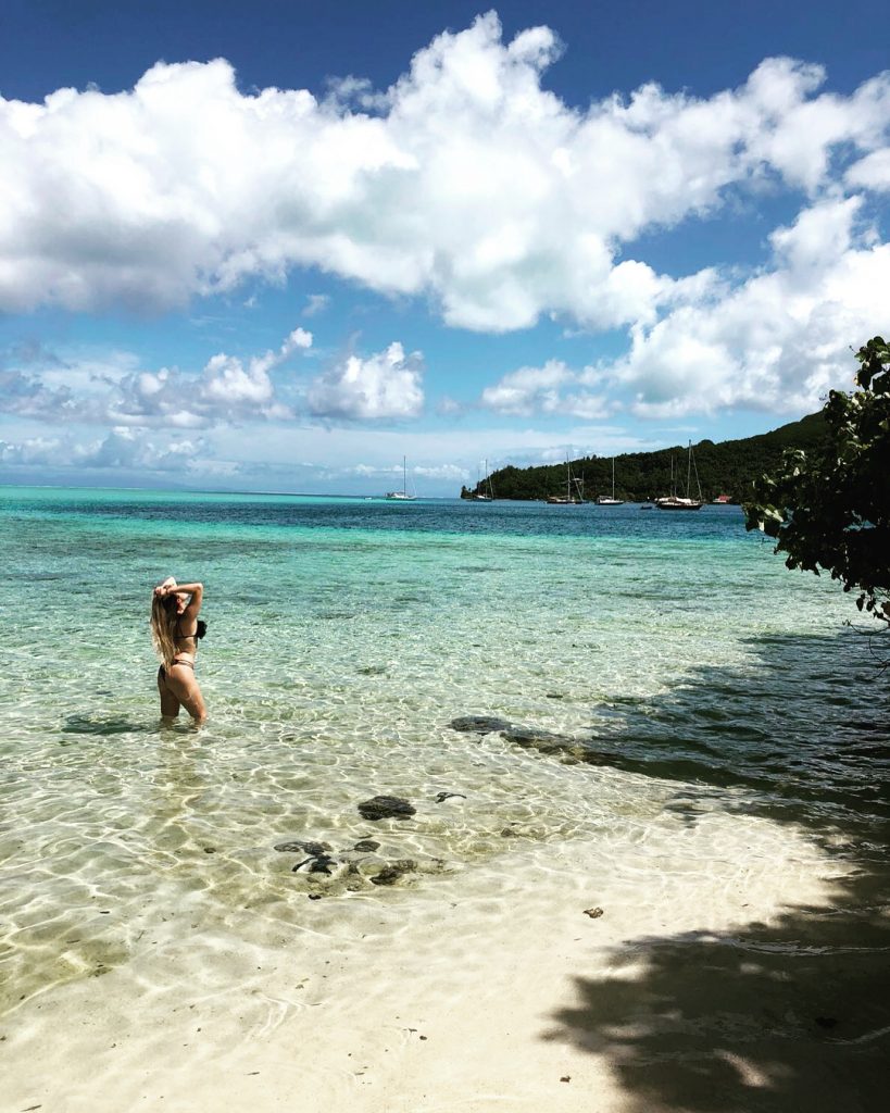 Heaven exists. . . . . #polinesia #polinesiafrancese #huahine #huahineisland #aurorinaaroundtheworld #island #wildisland #coralisland&hellip;