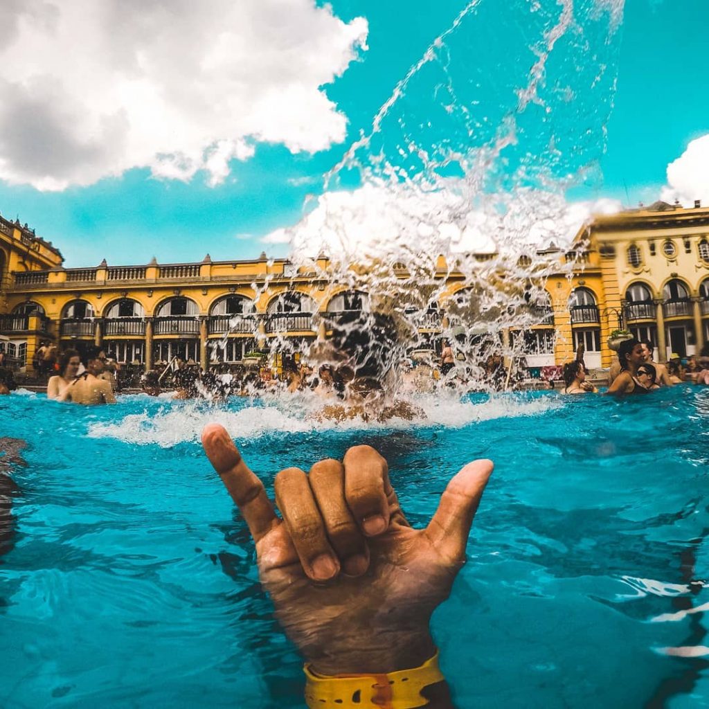 Un tico en Hungría ???????????????? se nota por la seña ????! Budapest de las&hellip;