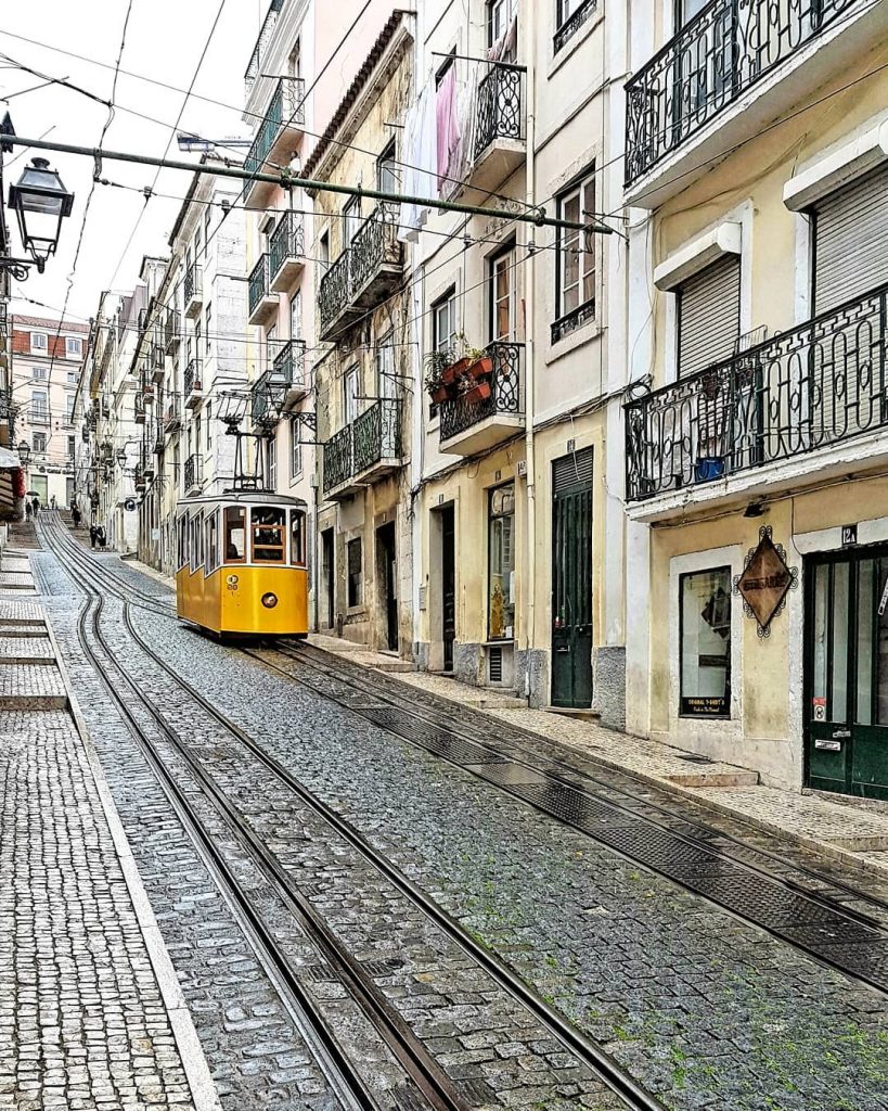 #train #urlaub #holiday #sun #travel #enjoyyourlife #travelphotography #lissabon #lisboa #portugal #portuguese #atlantic #atlanticocean #architecturephotography&hellip;