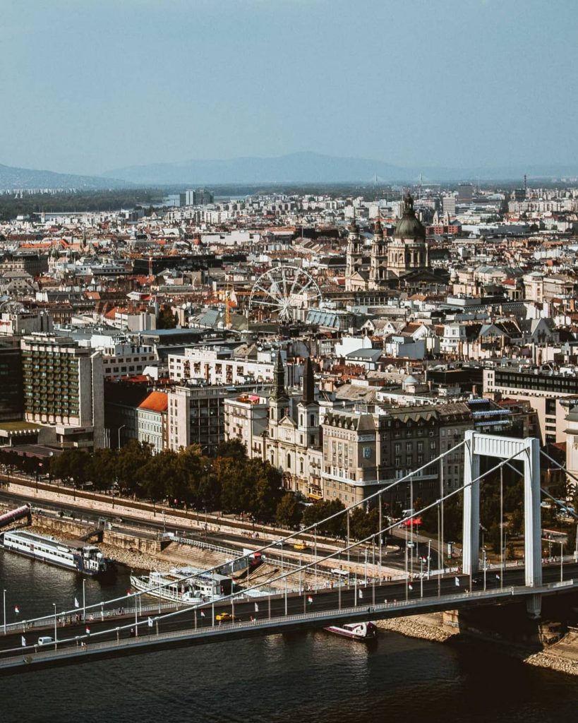 Por poco se llama Pestbuda Aunque es una de las curiosidades de Budapest que&hellip;