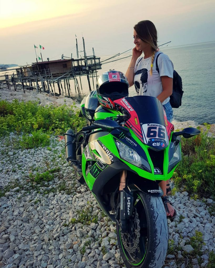 #iamtb #bnesimppl #riders #girlsonbikes #photo #abruzzo #kawasakininja #travelphotography #bikers #nature #photooftheday #instamood #colorfull #goodmood…