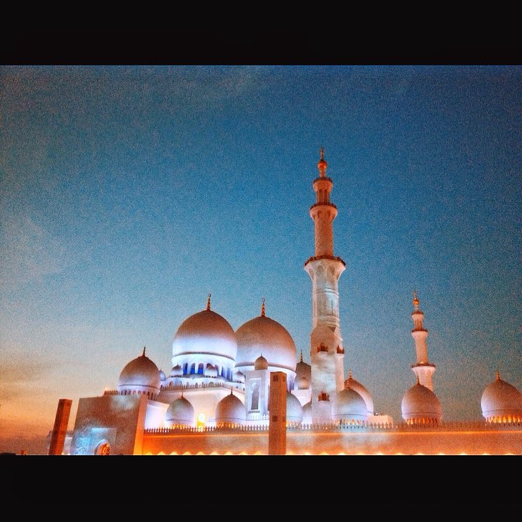 Abu Dhabi . . . . . #discoverearth #visualofmylife #liveauthentic #abudhabi #abudhabiphotographer #travelphotography #travel&hellip;