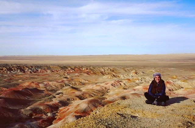 White cliffs. . . . . #camel #smile #camelriding #nomadlife #gobidesert #desert #mongolia #travel&hellip;