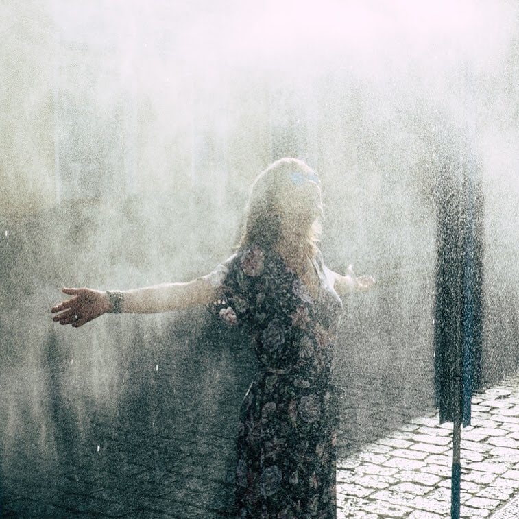 #freedom #polishgirl #intherain #monochromatic #olesnica #discoverpoland #portrait_shots #streetphotography #fujifilmpolska #fujifilmxt2 #inlove #bnesimppl