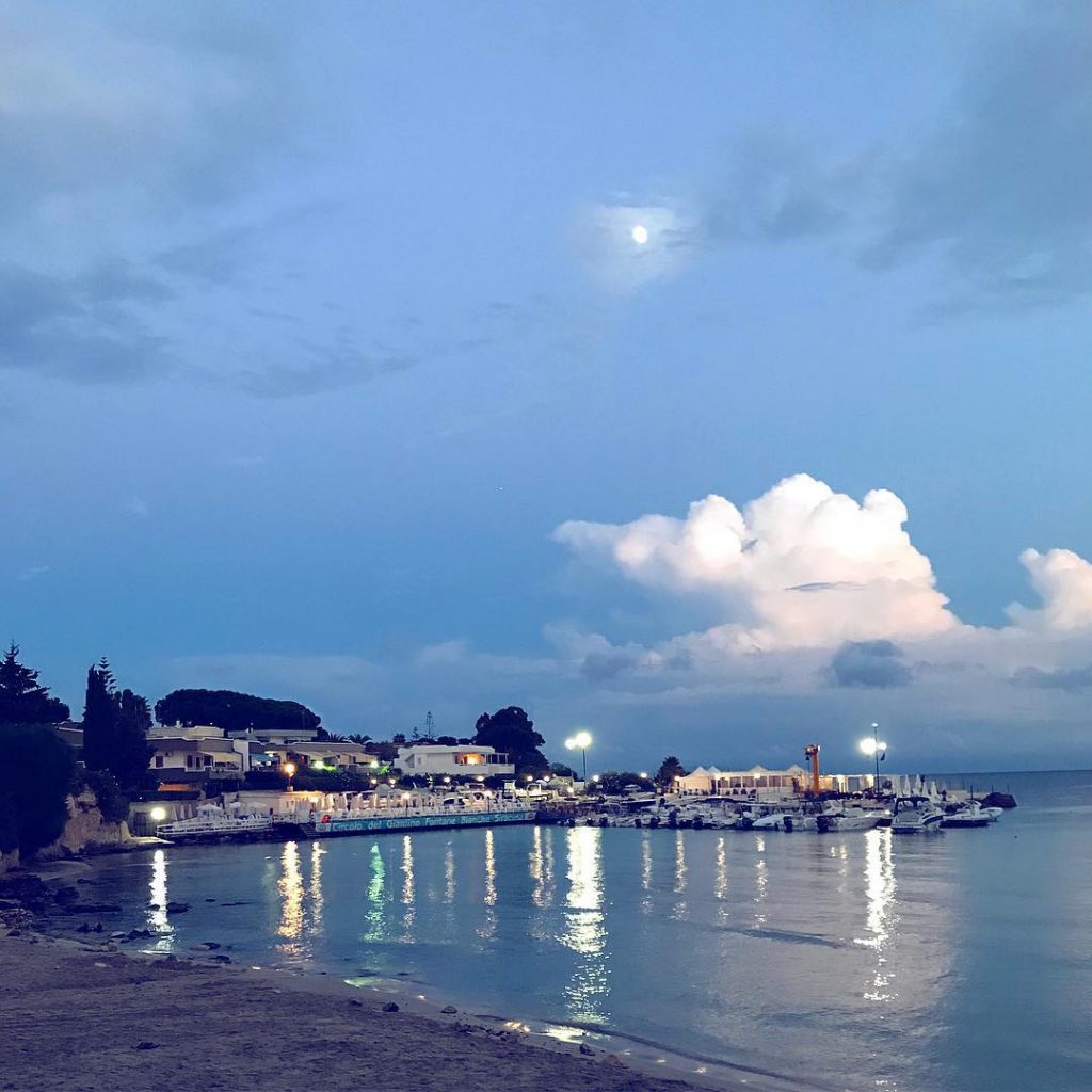 Fontane Bianche Sicily ???????? #fontanebianche #sicily #summertime #relax #fullmoon #bay #fontanebianchesicily #bnesimppl #likeforlikes #followforfollow&hellip;