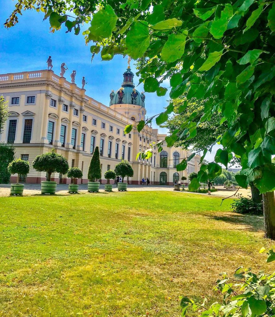 A must visit place in Berlin is this massive and magnificent Charlottenburg Palace. The&hellip;