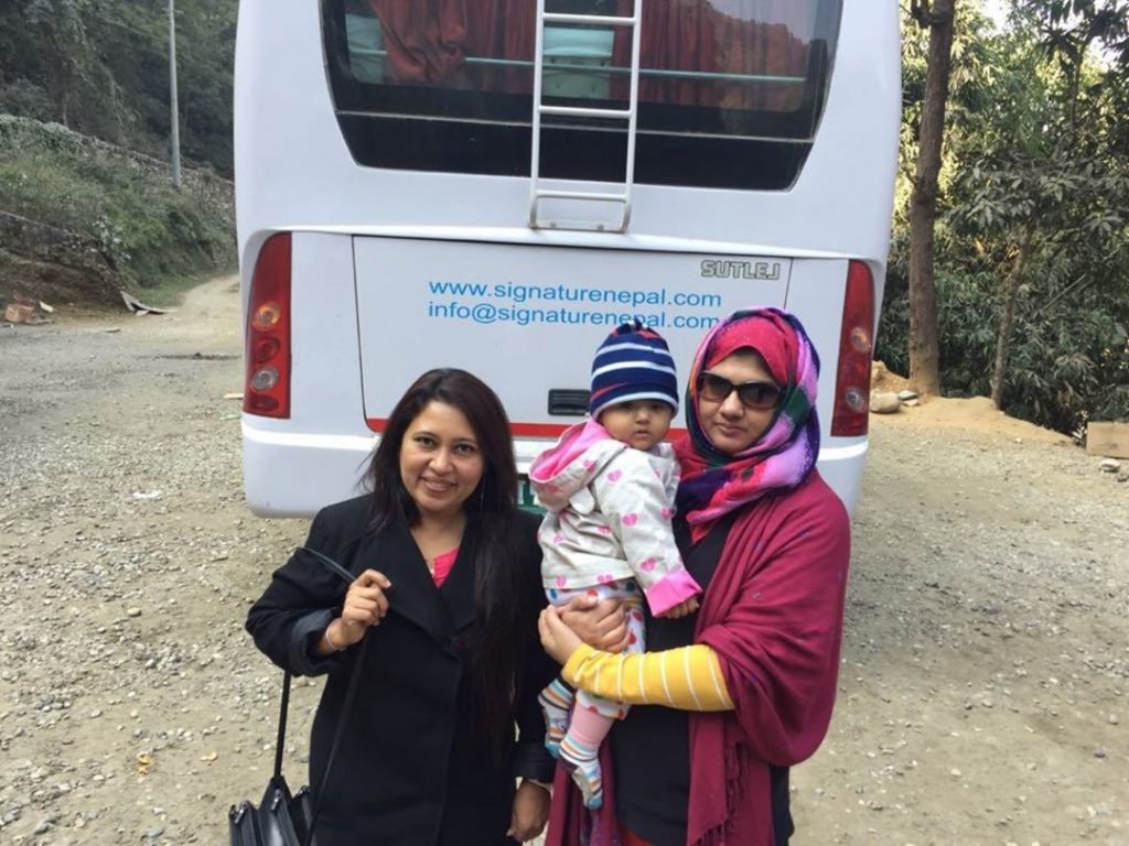 On the way to Pokhara, Nepal #visualsofearth #beautifuldestinations #ilovetravel #amazing #hermanosviajeros #iloveamsterdam #igersnetherlands #winterlove…