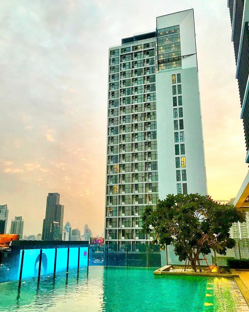 Poolside ‍️ . . . . . #bangkok #bkk #thailand #tweasia #beyondbangkok #passionpassport #aov&hellip;