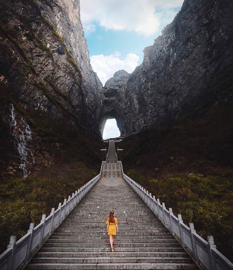 Tianmen Mountain Hunan, China #landscapstyles #exklusiveshot #visualsofearth #beautifuldestinations #ilovetravel #amazing #hermanosviajeros #iloveamsterdam #sanfrancisco #igersnetherlands&hellip;