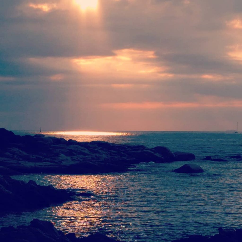 Dejate guiar por tu alma, ella es tu propia luz! #santantonidecalonge #calongeisantantoni #incostabrava #lugaresimperdibles&hellip;