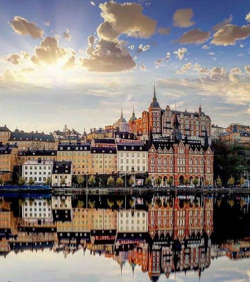 Awesome Reflected city~Stockholm, Sweden #landscapstyles #exklusiveshot #visualsofearth #beautifuldestinations #ilovetravel #amazing #hermanosviajeros #iloveamsterdam #igersnetherlands #winterlove…