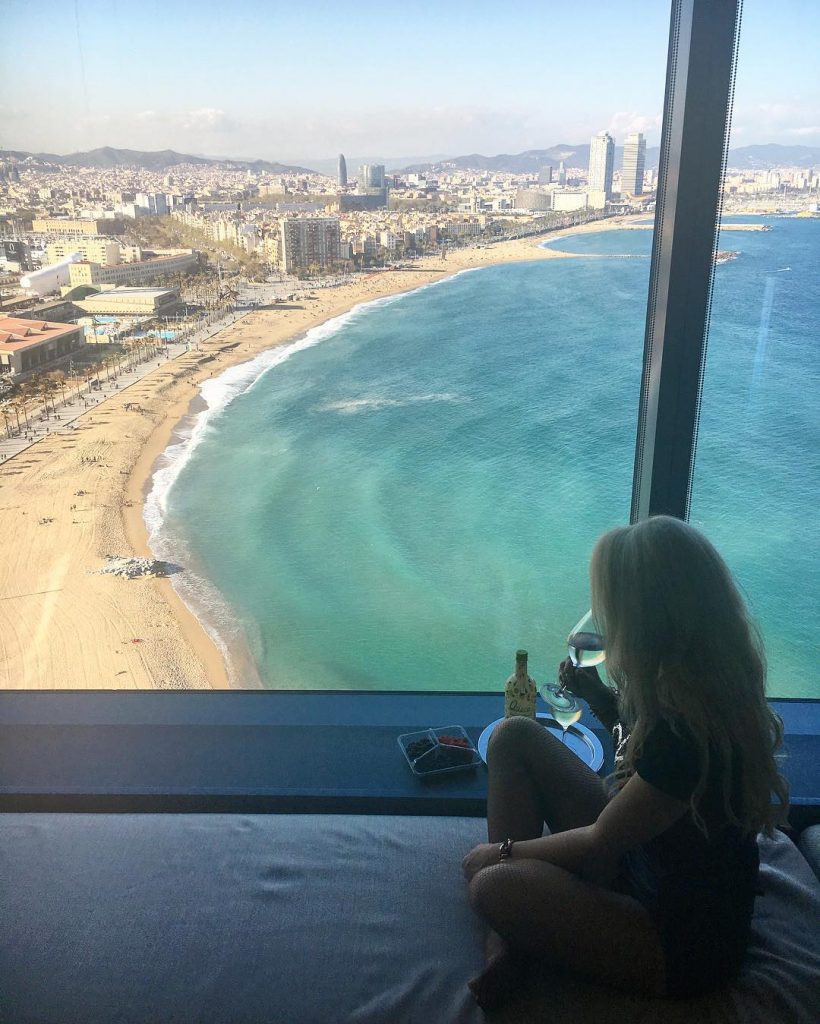 Perfecto???????? // #barcelona #españa #marzo2017 #belarusiangirl #travelpic #travellife #travelgirl #seaview #roomview #whotel #GirlsBornToTravel #girlsday…