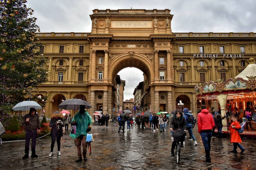 Piazza della Repubblica in the beautiful city of Firenze. #iamtb #firenze #visititaly #lonelyplanet #travelphotography…