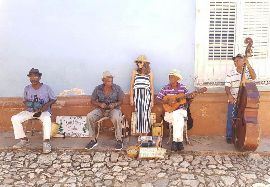 Уличные музыканты . . . #cuba #trinidad #streetlife #music #streetmusic #life #travelblogger #travel #instagood…